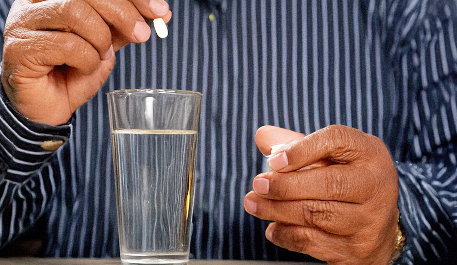 薬を飲むイメージ