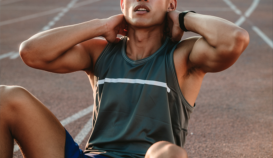 首を痛めているスポーツ選手のイメージ