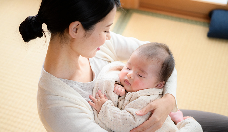 赤ちゃんと母親の画像