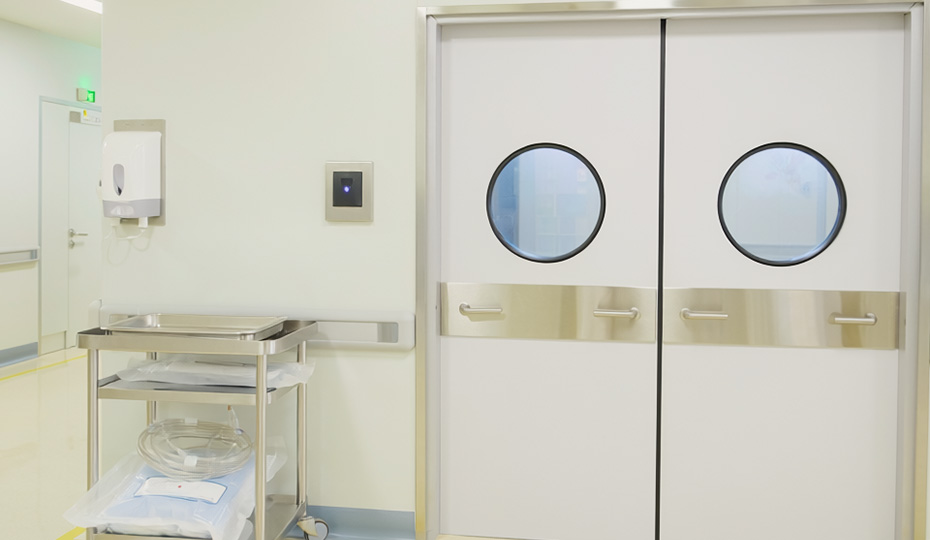 手術室の扉